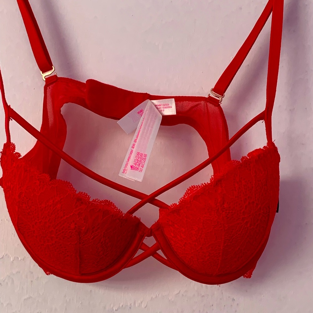 Victoria’s Secret Pink Date Strappy Push-Up Bra